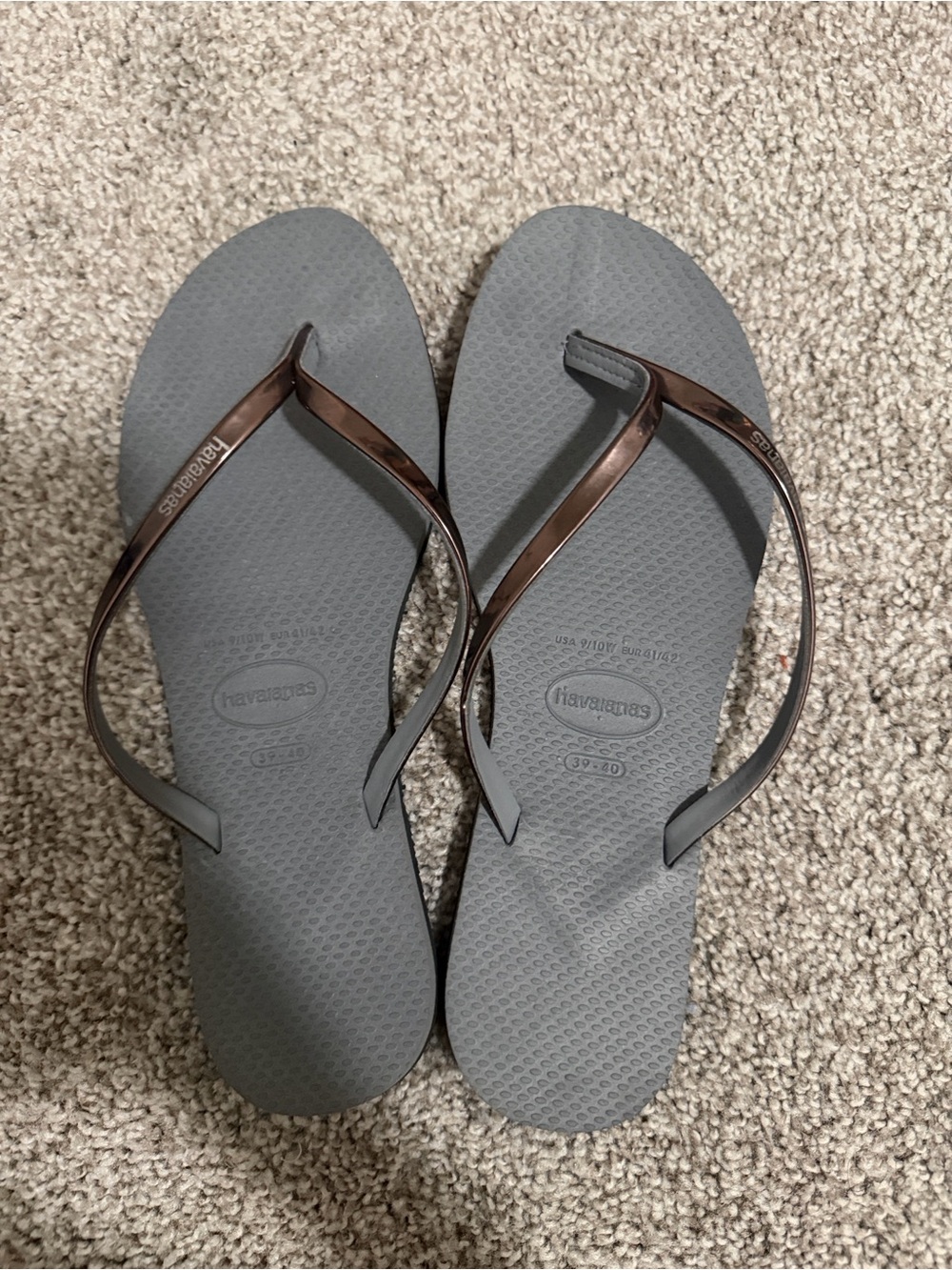 “New” Havaianas Gray Flip Sandals with Metallic Bronze Straps size39/40